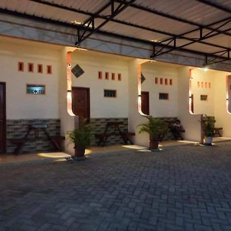 Angler Family Guest House Blitar Exterior photo