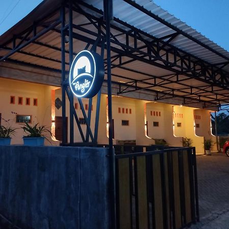 Angler Family Guest House Blitar Exterior photo