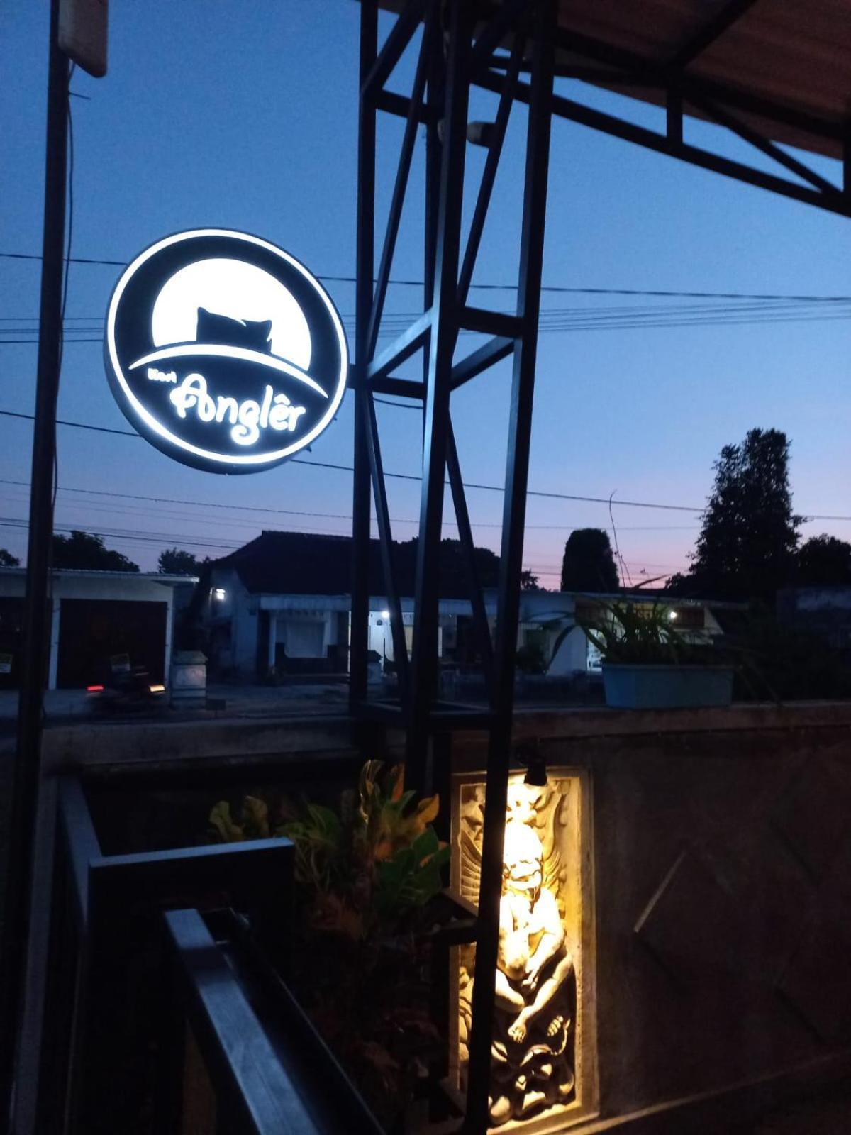 Angler Family Guest House Blitar Exterior photo